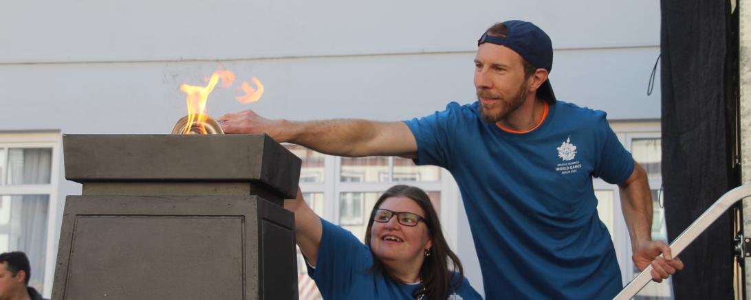 Das olympische Feuer ist in Oettingen angekommen. 