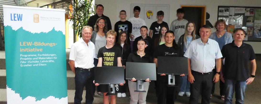 Gewinnübergabe Ludwig Auer Mittelschule und LEW.