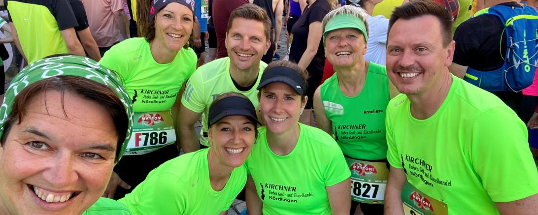 Die TSV Läufer mit Vorfreude im Startbereich. Von links nach rechts Susanne Vierkorn, Katja und David Wittner, Anneliese Zinke, Stefan Kirchner. Vorne Brigitte Erdle und Ilona Hollndonner.   