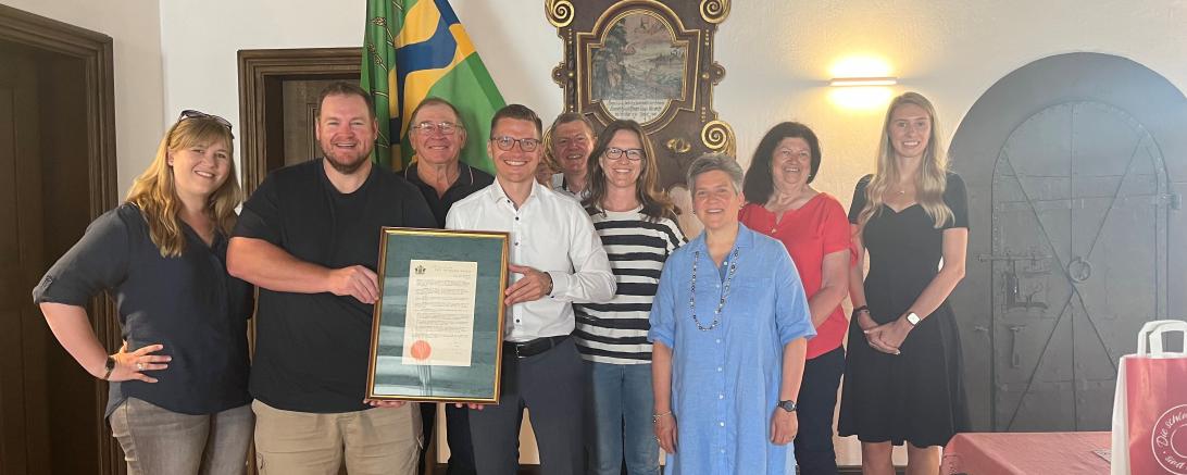 Familie Kohlagen aus Wagga Wagga zu Besuch im Nördlinger Rathaus. 