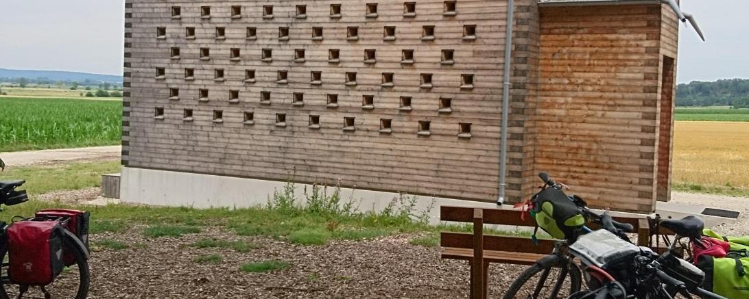 Früher gaben religiöse Zeichen Orientierung auf den Wegen. Dies war für die Siegfried und Elfriede Denzel Stiftung die Anregung für das Projekt Sieben Kapellen. 