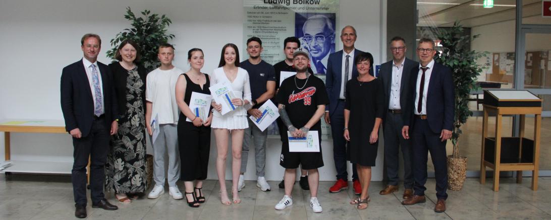 Die Berufsbesten der diesjährigen Abschlussklassen der Ludwig-Bölkow-Berufsschule.
