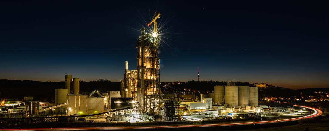 Über 100 Millionen Euro hat die Märker-gruppe in den Bau des Ofen 8 (Bildmitte) investiert.