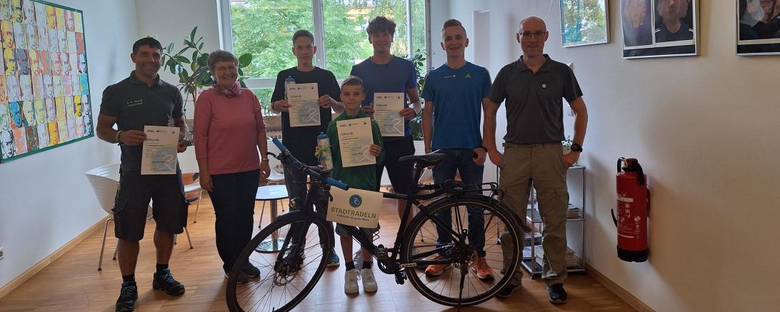 Das Bild zeigt die erfolgreichen Teilnehmer.