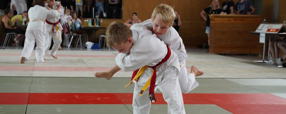 Silbermedaillengewinner John Schmidt konnte hier mit einem Schulterwurf punkten.