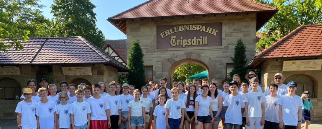 Das Vororchester der Knaben- und Stadtkapelle Nördlingen im Erlebnispark Tripsdrill.