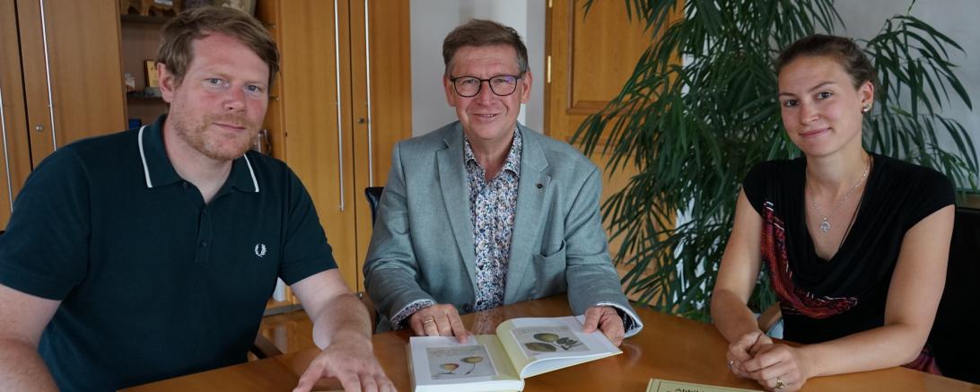 Das neue Obstsorten-Buch ist ab sofort im Landkreis erhältlich. 