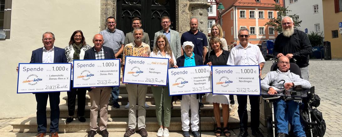 Anke Renschler, Karolin Merz und André Schneider überreichten die Spendenschecks der ODR an die Vertreter der einzelnen Institutionen.