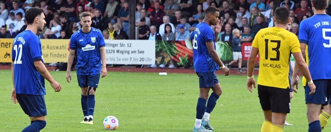 Marco Luburic kurz vor der Ausführung des Freistoßes.