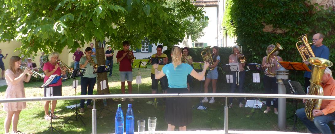 Standkonzert im Bürgerheim Nördlingen.
