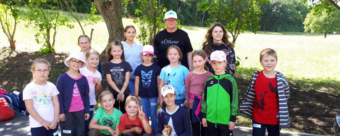 Eine Erlebnis-Tour in Reimlingen rund um das Eichhörnchen mit Katrin Ott.