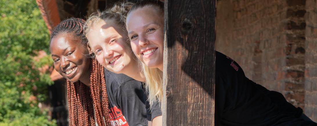 Angels-Spielerinnen wie hier Mariam Haslé-Lagemann, Lisa Berthold und Leonie Kambach gehören ab jetzt wieder zum gewohnten Anblick, wenn man durch die Nördlinger Altstadt streift.