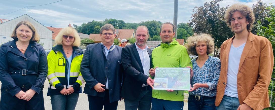 v.l.: Stellv. Landrätin, 2. Bürgermeisterin Donau Ries Claudie Marb; Amtsleiterin WWA Donauwörth Gudrun Seidl, 1. Bgm. Holzheim (Donau) Josef Schmidberger; 1. Bgm. Baar (Schwaben) Roman Pekis, Umweltreferent Gemeinde Baar Matthias Schlicker; WWF Deutschland Dr. Ruben van Treeck; WWF Deutschland Sigrun Lange.