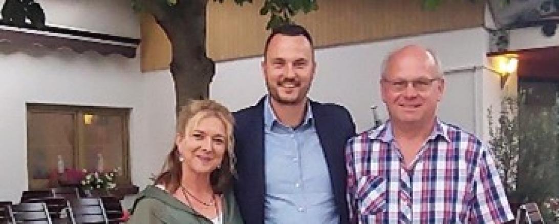 Der neue Ortsvorsitzende Tobias Schramm, mit seinen beiden Stellvertretern.