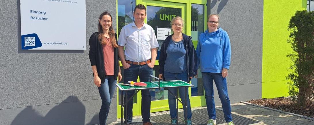 (v.l.n.r.) Victoria Schneider (DI.UNIT GmbH), Michael Hiermeier (AOK Bayern), Beate Michel (DI.UNIT GmbH) und Heike Madeia (DI.UNIT GmbH)