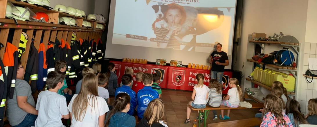 Das Röglinger Feuerwehrhaus wurde zum Kinosaal. 