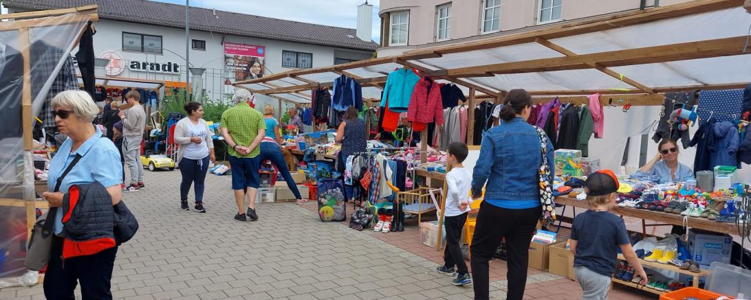 Auf dem WOHA Parkplatz in Donauwörth findet ein Flohmarkt statt.