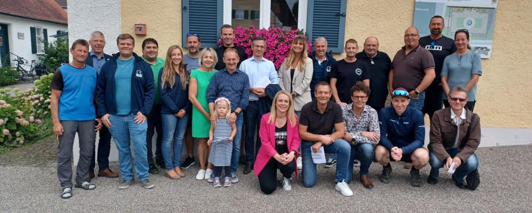 DAs Bild zeigt die erfolgreichen Teilnehmer*innen. 