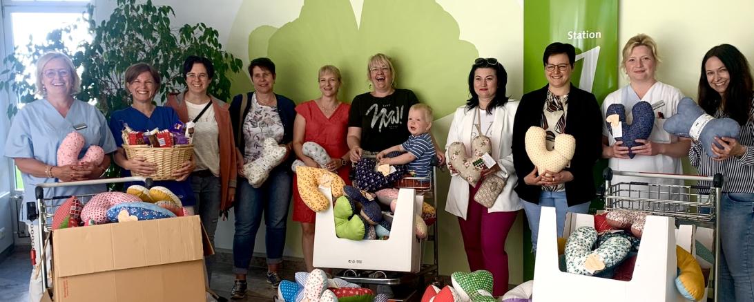 Kreativsstammtisch spendet Herzkissen und Leseknochen