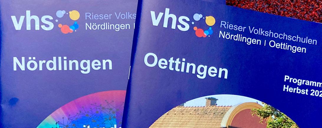 Die Programmhefte der Nördlinger und Oettinger Volkshochschulen. 