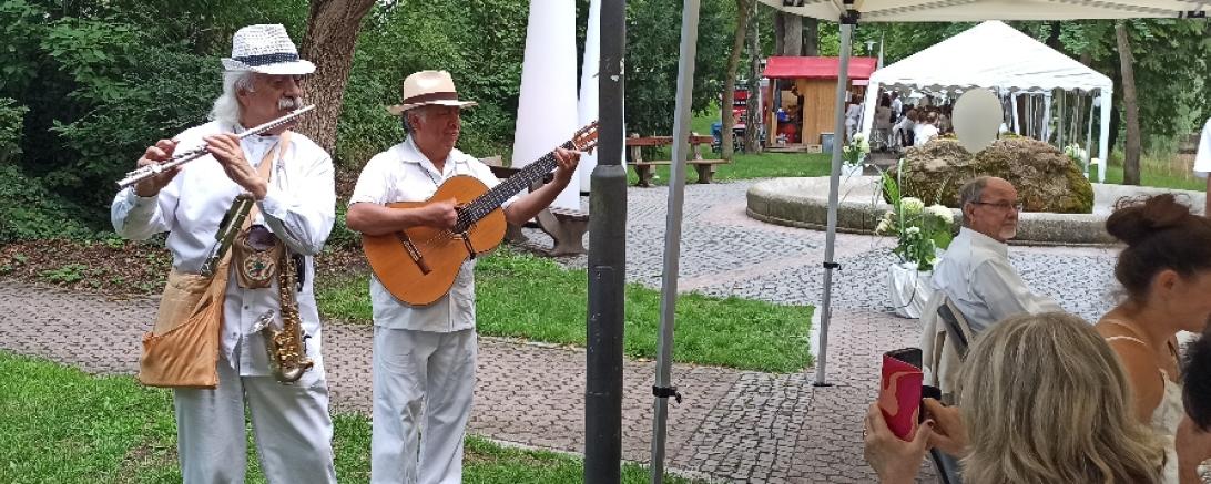 Das "Weiße Picknick" an der Promenade war ein voller Erfolg.