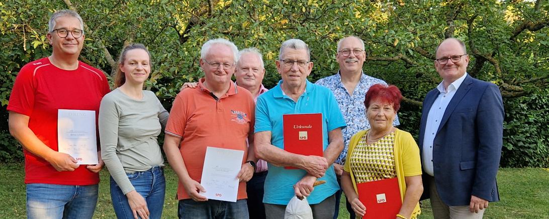 V. l. n. r.: Bernd Schneid, Barbara Hauber, Hans Rosskopf, Bernhard Rosskopf, Walter Hönle, Richard Graf, Heidi Vogel, Georg Wiedemann