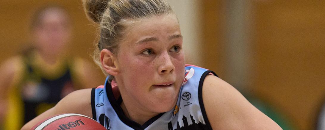 Auch Youngster Anna Löffler konnte sich mit 6 Punkten erfolgreich beim ersten Auftritt der Nördlinger Bundesligabasketballerinnen behaupten.