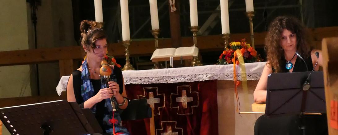 Das Duo Vortex bei ihrem Konzert in der Klosterkirche in Auhausen.