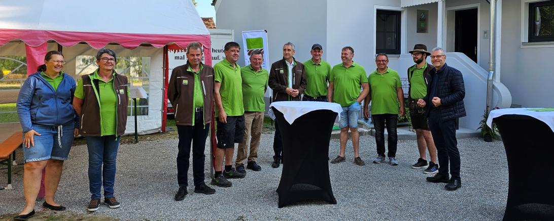 Belegschaft Versuchsstation Neuhof mit Geschäftsführer Anton Dippold und Staatsgutleiter Dr. Ewald Sticksel