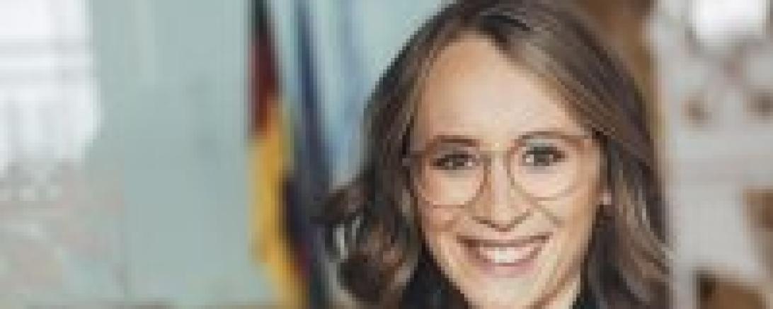 Das Bild zeigt Eva Lettenbauer