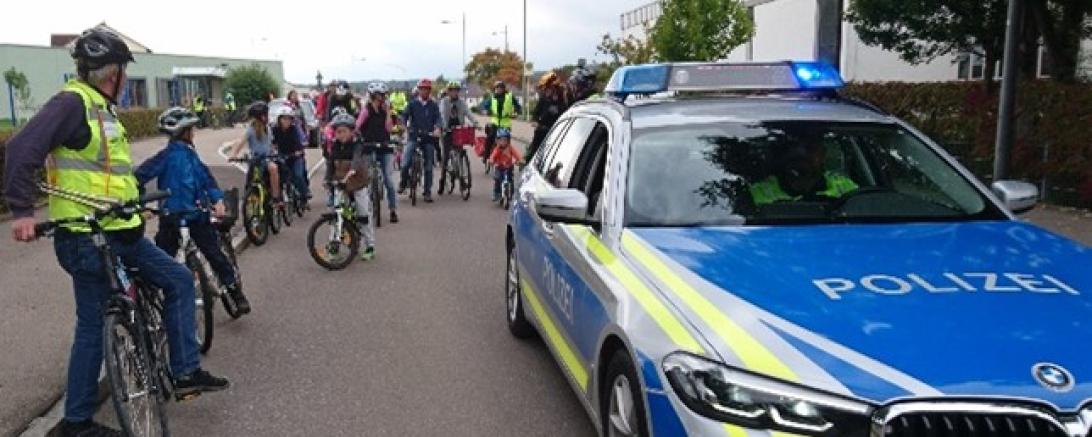 Das Bild zeigt eine Fahrraddemo