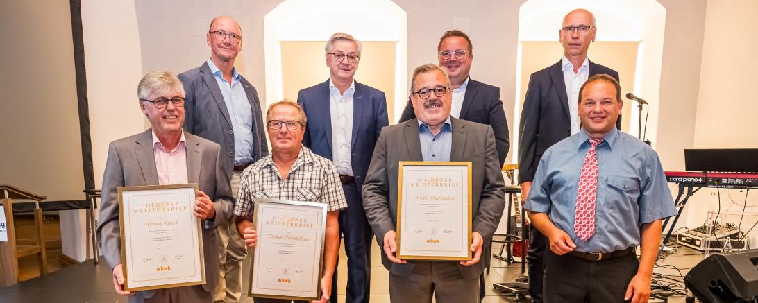 Das Bild zeigt die Goldenen Meisterbriefe Bauinnung Nordschwaben