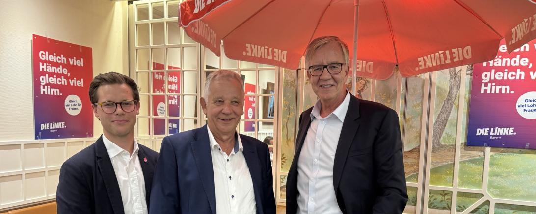 Manfred Seel, MdB Dietmar Bartsch und Bezirkstagsabgeordneter Frederik Hintermayr. 