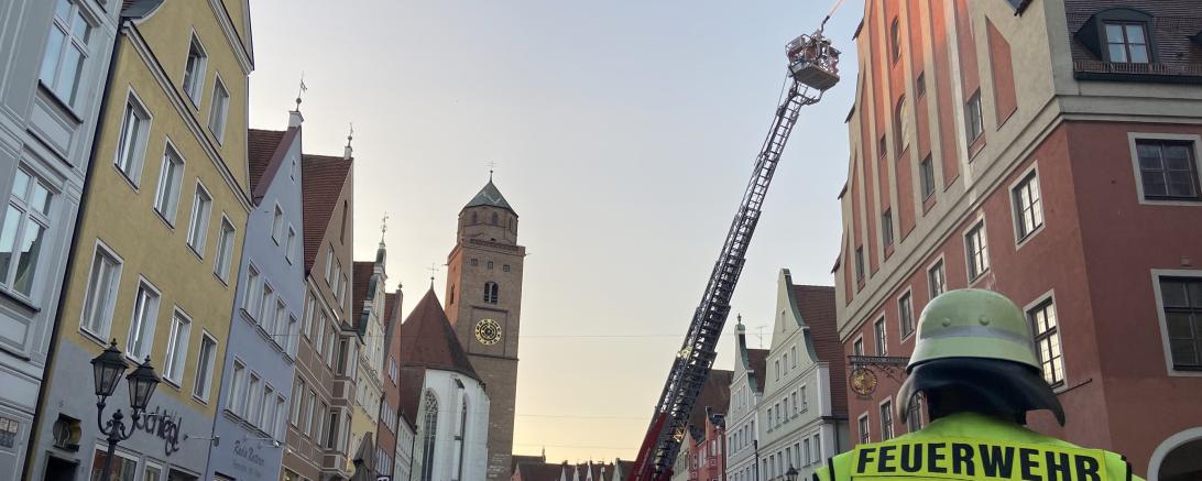 150 Personen waren an der Feuerwehrübung am Sonntagabend in der Donauwörther Innenstadt beteiligt. 