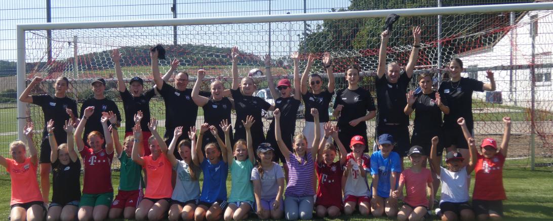 Am Samstag, den 19. August 2023, veranstaltete die Frauen- und Mädchenabteilung des SV Wörnitzstein-Berg im Rahmen des Ferienprogramms einen Fußballtag für Mädchen. 