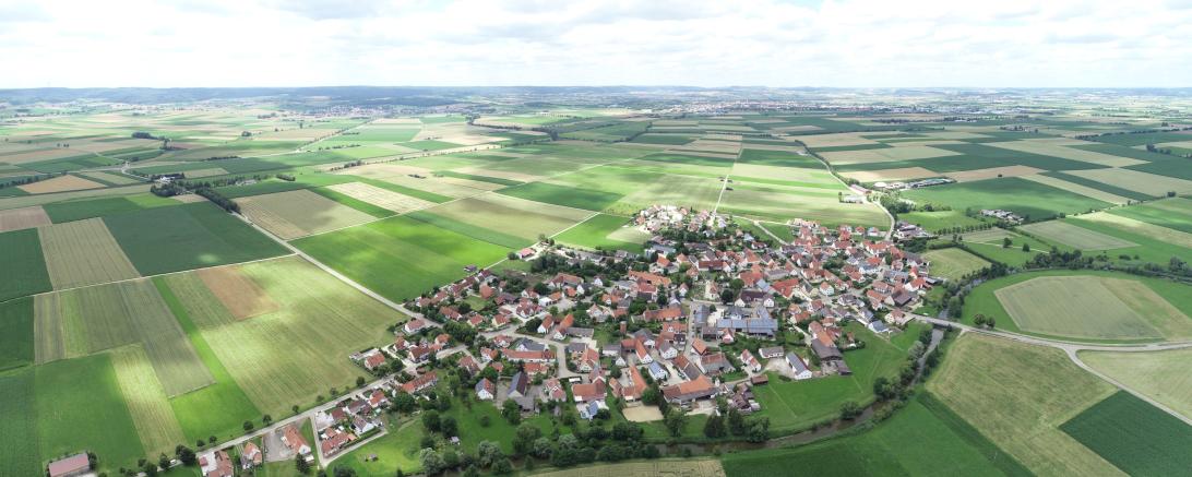 Grosselfingen aus der Vogelperspektive.