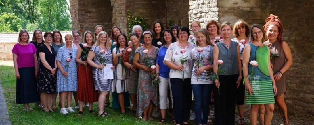 Kindertagespflege im Landkreis Donau-Ries- die Kursteilnehmerinnen freuen sich über den erfolgreichen Abschluss des Qualifizierungskurses 2023.