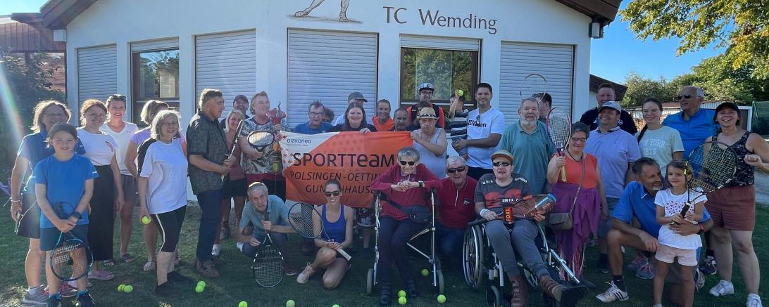 Das Bild zeigt das Diakoneo Sportteam Wemding-Oettingen-Polsingen-Gunzenhausen beim Tennisclub Wemding.