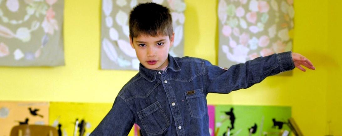 Das Bild zeigt Bewegung in der Schule