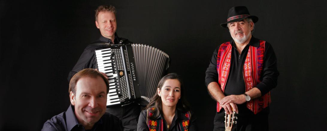 Siembra spielt lateinamerikanische Weihnachtsmusik.