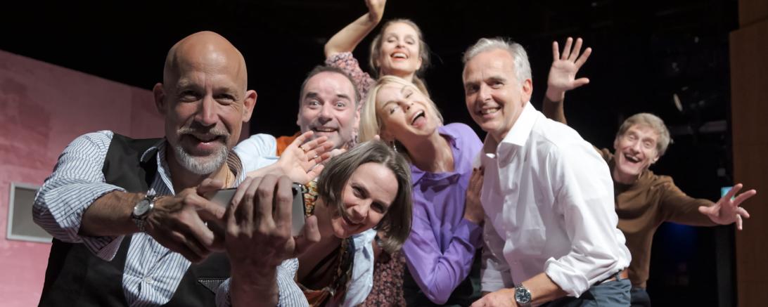 Das Bild zeigt eine Szene im Theater