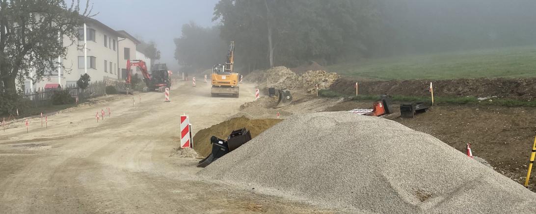 Das Bild zeigt die Vollsperrung der Zufahrtstraße Binsberg.