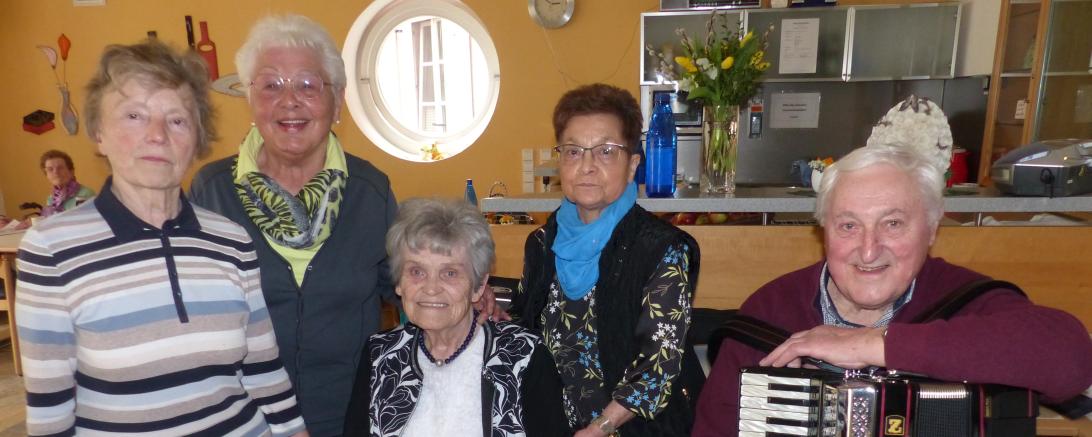 Das Bild zeigt Frau Schülen, Frau Wagner, Frau Prexler, Frau Linke und Herr Greiner. Es fehlt Frau Roth.