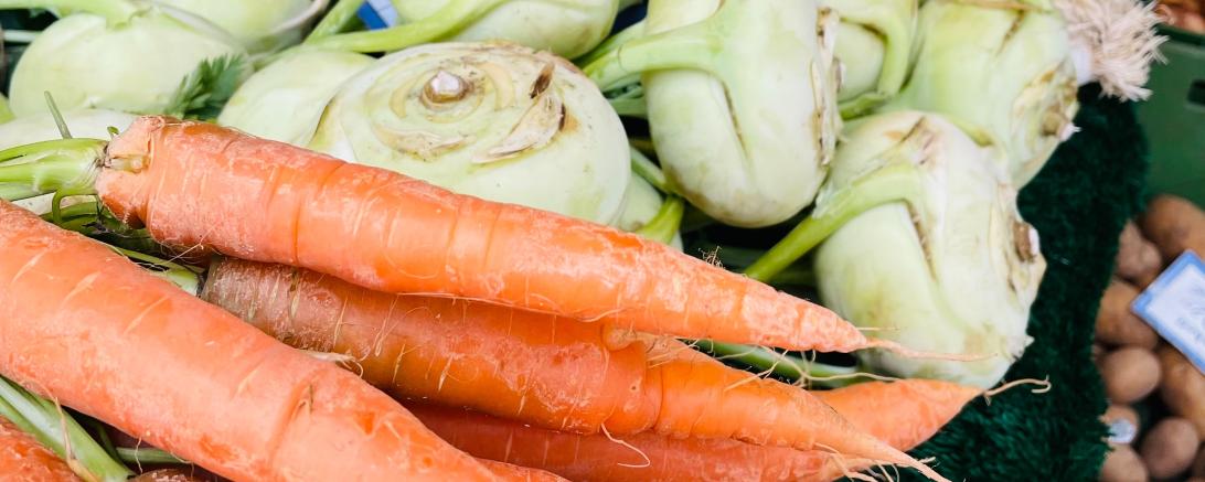 Das Bild zeigt den Nördlinger Wochenmarkt.