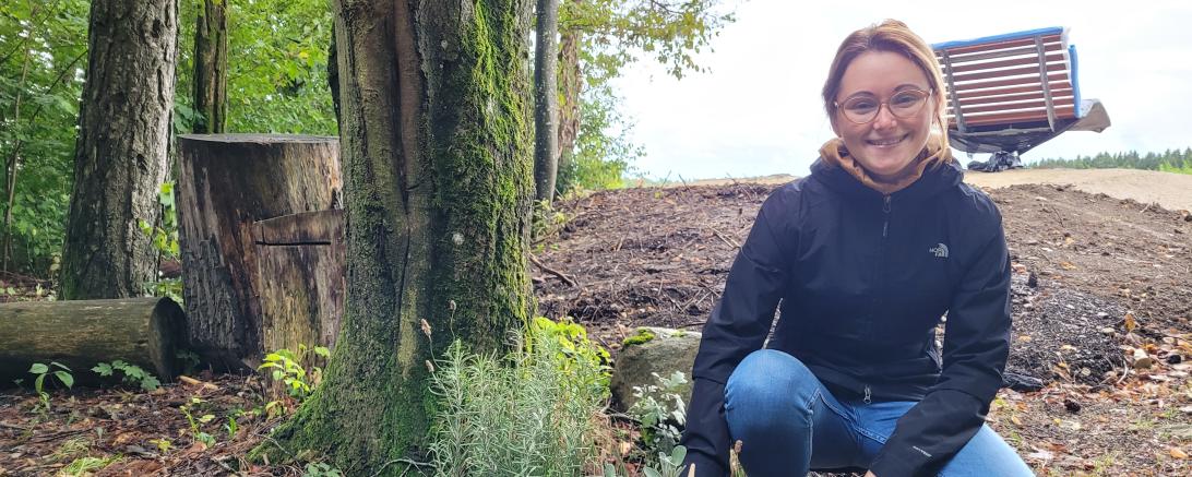 Tanja Rößner zeigt, was man aus Kräutern alles machen kann.