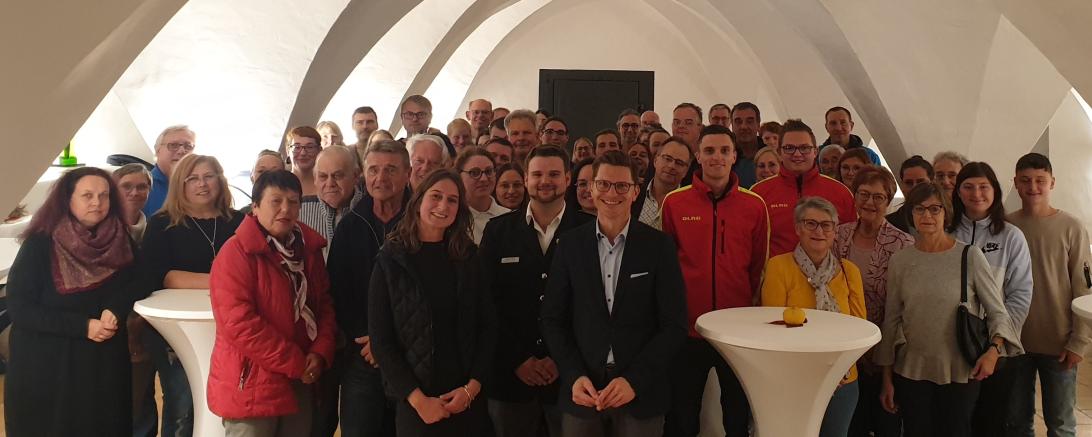 Empfang für Beteiligte des Nördlinger Sommerferienprogramms im Rathausgewölbe. 