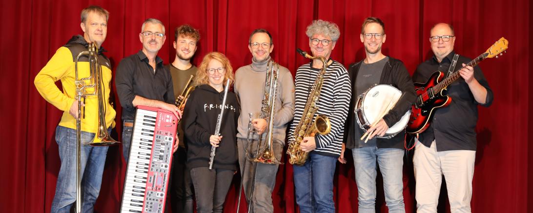 Das "Der kleine Horrorladen"-LIVE-Orchester mit (v.l.) Ralf Irmler, Marcus Prügel, André Schneider, Cathy Smith, Karsten Sell, Harald Hänsel, Tom Höpfner und Arndt Pischke - zudem mit dabei: Raffael Müller, Christian Möwes und Rainer Hauf 