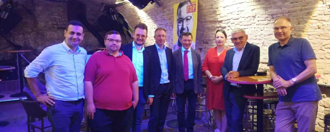 Gruppenbild: Bijan Djir-Sarai, Tim Pascal Ludwig, Maximilian Funke-Kaiser, Stephan Thomae, Mark Tanner, Anja Demharter, Sigfried Hammerl und Joachim Puntigam. Fotograf Olaf Kühn.