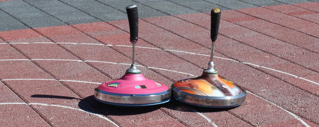 Das Bild zeigt das Stockschießen.