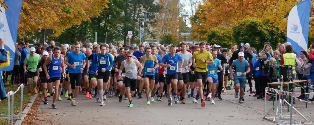 Der Start des Hauptlaufes in Rain.